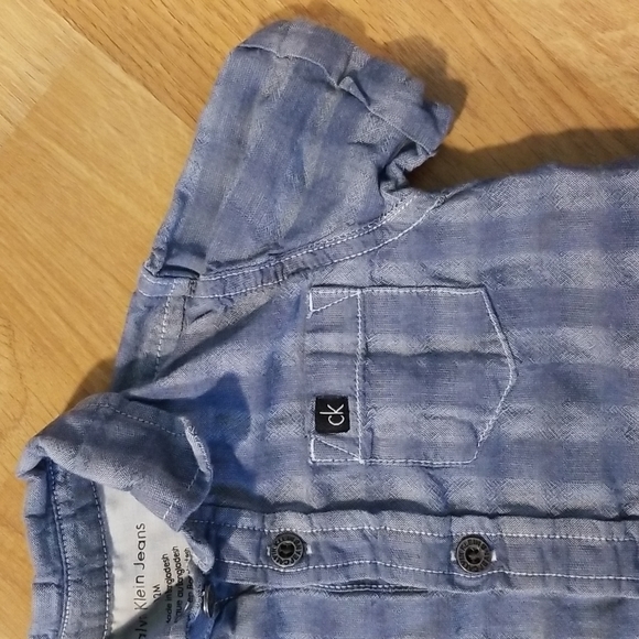 Calvin Klein Jeans blue denim like short sleeve button down shirt 12M - Picture 3 of 6